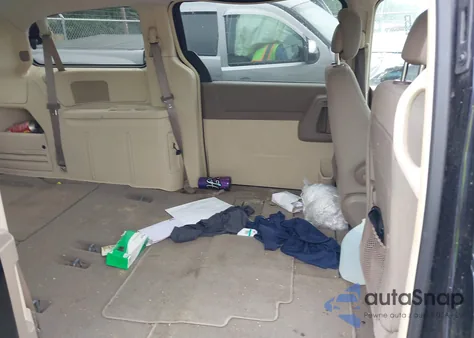 2010 Chrysler Town & Country New Lx z USA, uszkodzony, nr VIN 2A4RR2D15AR456363